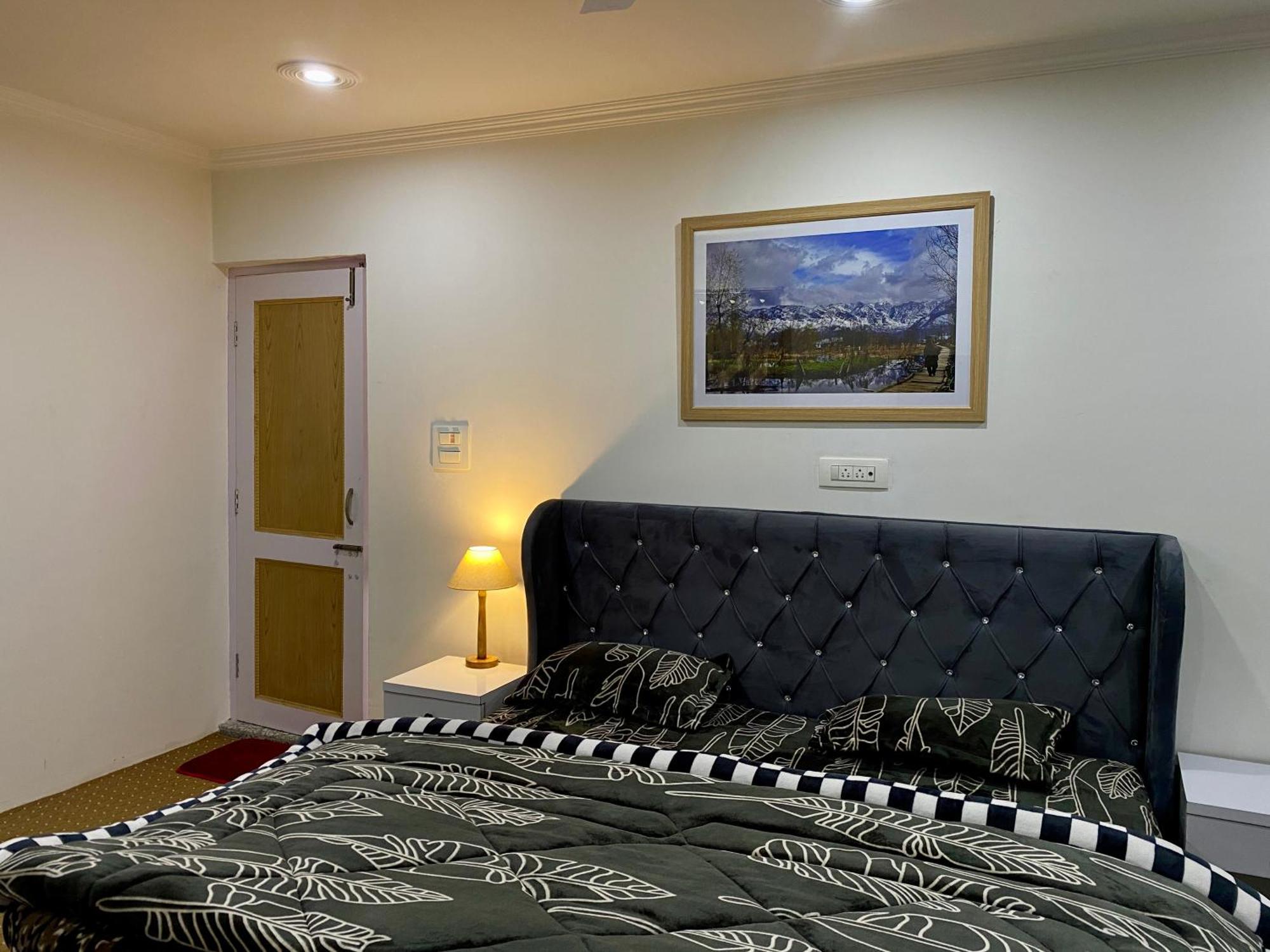 Al Jalal Resort Srīnagar Esterno foto
